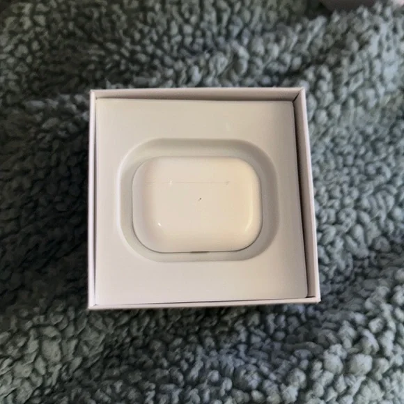 AirPods Pros - Picture 4 of 4